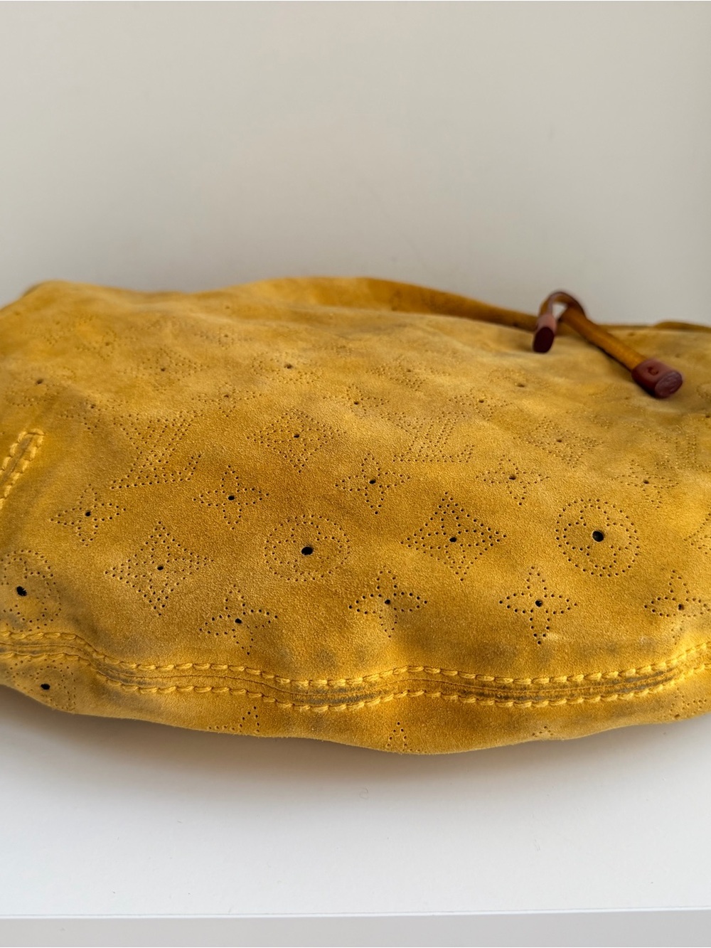 Authentic Louis Vuitton Mahina Onata Hobo Shoulder Bag - Picture 9 of 16